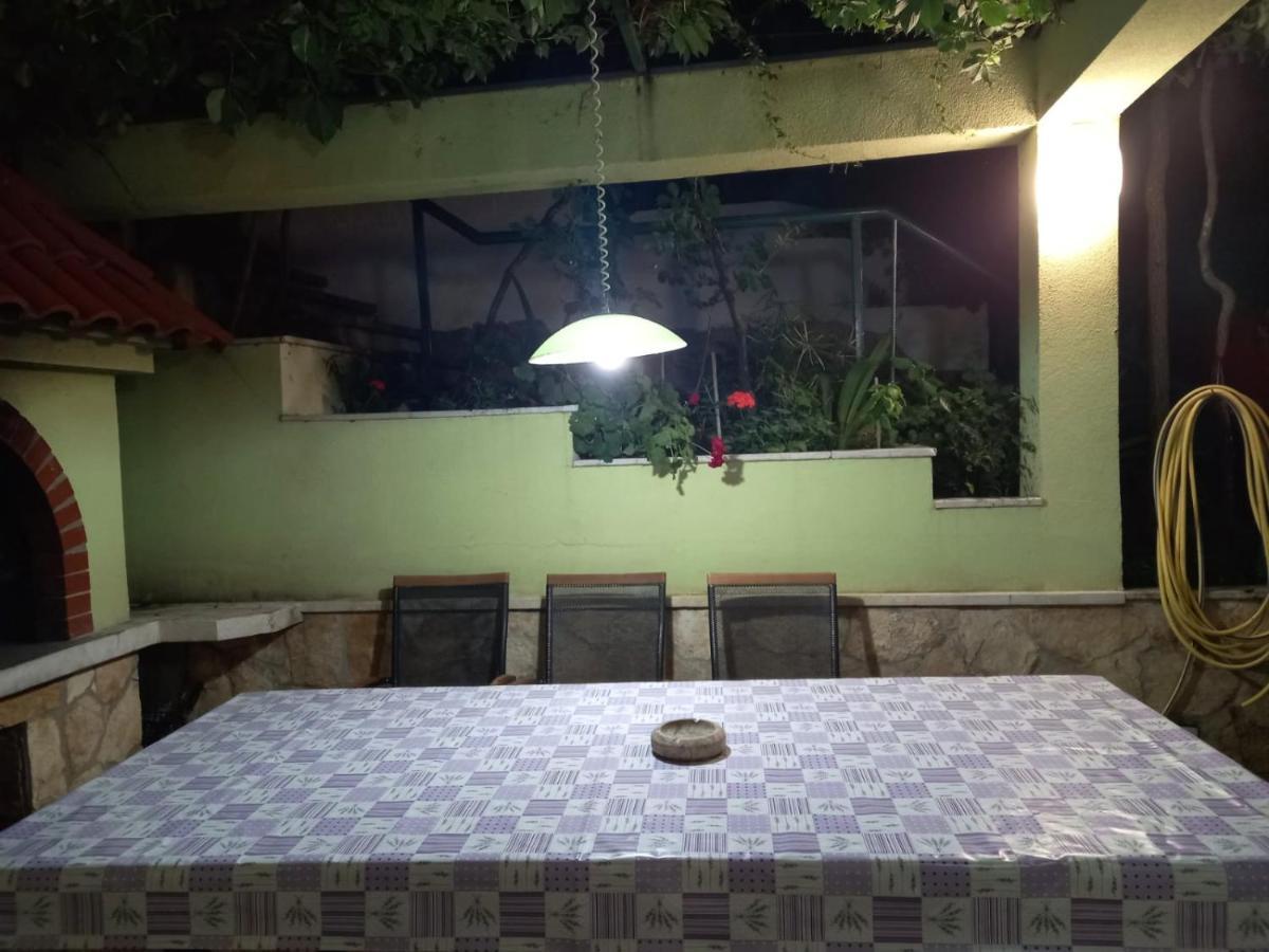 Jelena Apartment Omiš Екстериор снимка