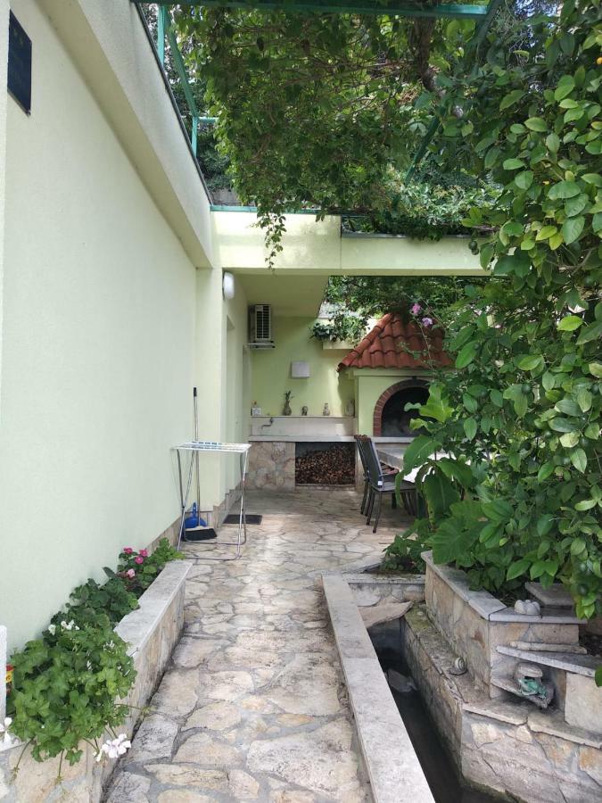 Jelena Apartment Omiš Екстериор снимка