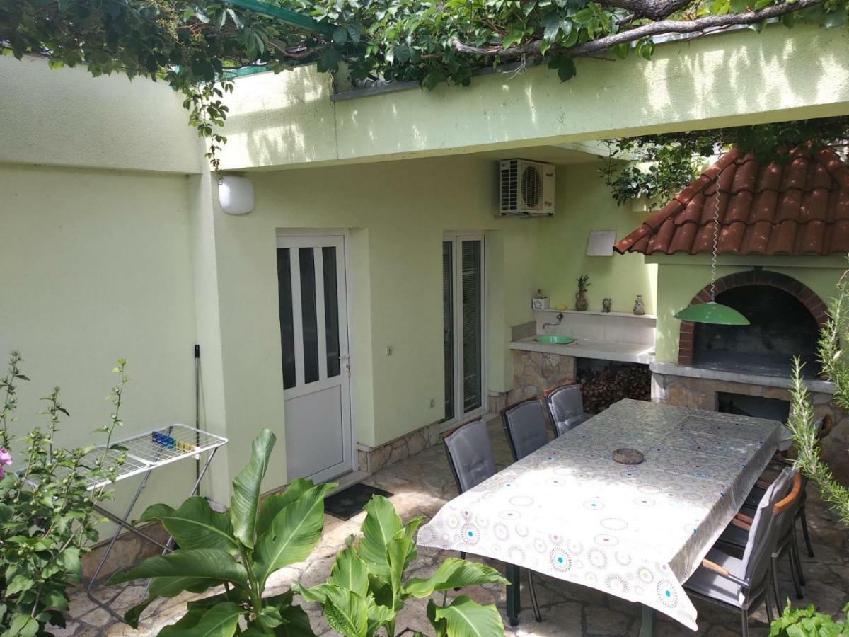 Jelena Apartment Omiš Екстериор снимка