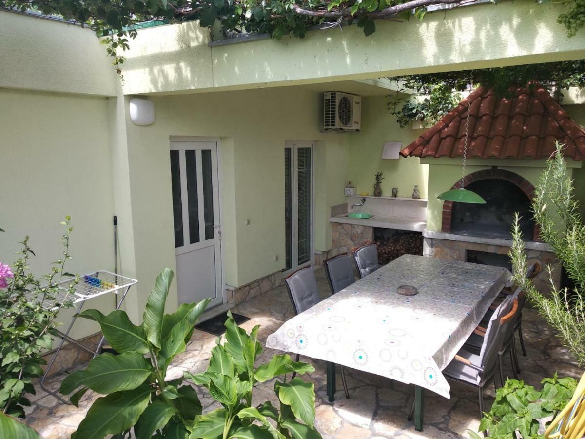 Jelena Apartment Omiš Екстериор снимка
